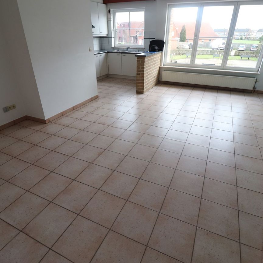 Een appartement op de 1ste verdieping met 2 slaapkamers, terras en garage. - Foto 1