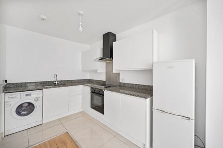 1 Bed Flat, London, W12 - Photo 5