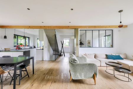 Rueil-Malmaison - Maison familiale avec jardin, beaux volumes. - Photo 2