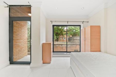 4 bedroom mews to rent - Photo 3
