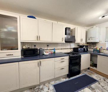 3 bedroom end of terrace house to rent - Photo 6