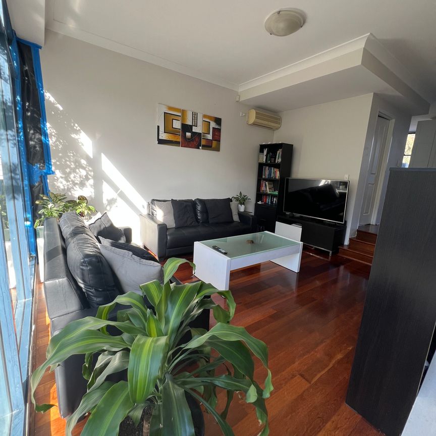 Beaconsfield - Photo 1
