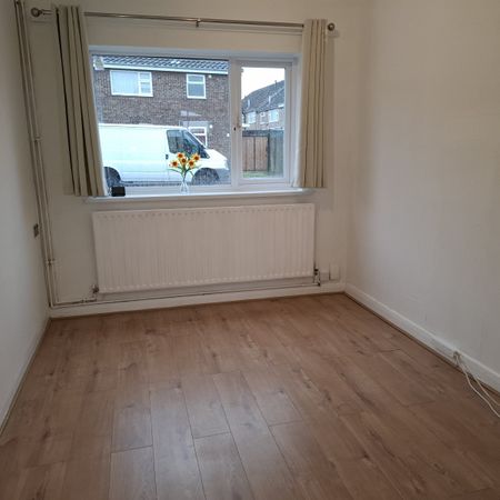 2 Bedroom Family Let - Photo 3