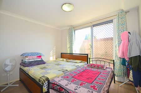 3 Bedroom Apartment in the Heart of Toongabbie&excl;&excl; - Photo 2