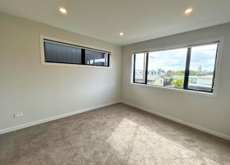 5 Bedrooms on Derrett Pl - Photo 3