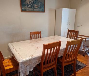 4-bedroom shared house / townhouse, Monaro court - Photo 5