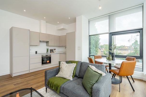 Lakeside Close, Staines Upon Thames - Photo 1