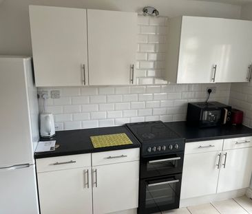 Room in a Shared House, Hyde Close, NG11 - Photo 6