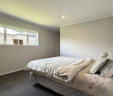 Modern 3-Bedroom House in Wainuiomata - Photo 1