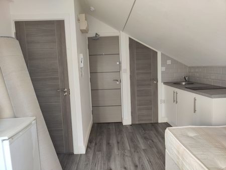 Studio Flat, Powerscroft Road, E5 - Photo 3