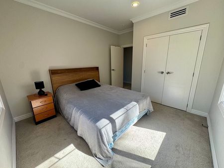 Modern Room For Rent - Ensuite and Kitchen - Photo 4