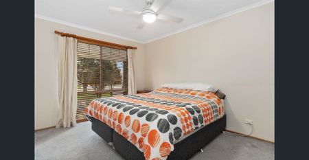 Charming unit in a quiet complex - Photo 3