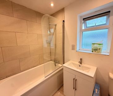 5 bedroom detached house to rent - Photo 4