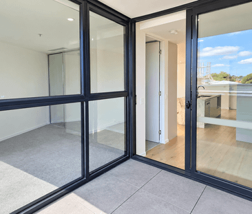 Stylish modern living in the heart of Carnegie - Photo 1