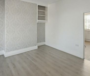 3 bedroom House To Let - Photo 2