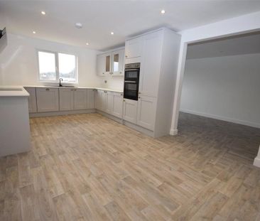 6 bedroom detached house to rent - Photo 5
