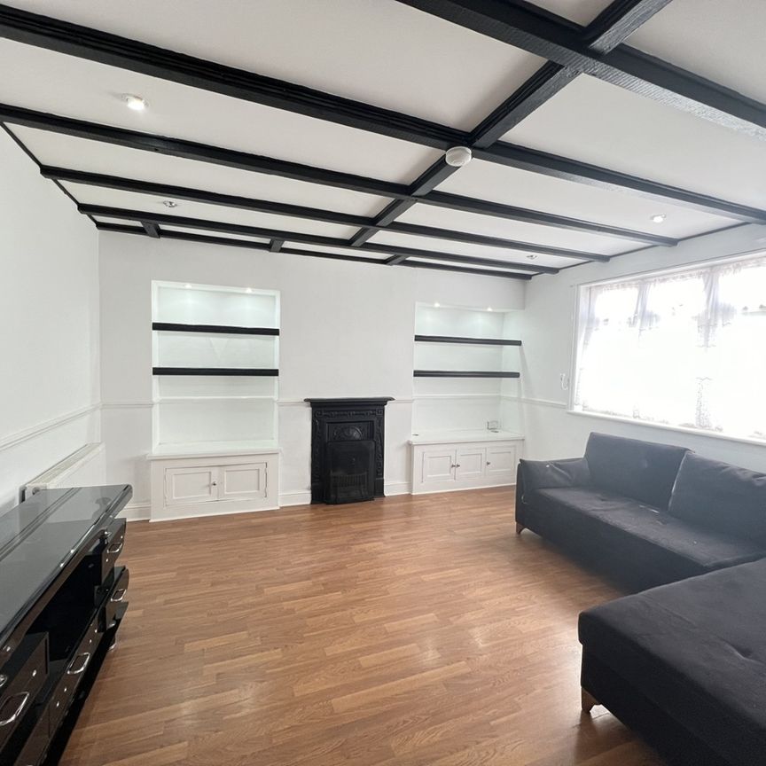 5 Bed Semi-Detached House, Edgeworth Road, SE9 - Photo 1