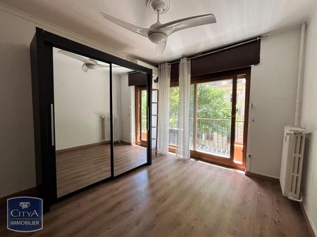 Location Appartement 4 pièces 68m² MARSEILLE 3ème - Photo 3