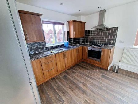 Modern-bedroom Student Flat On Alfreton Road, NG7 - Photo 3