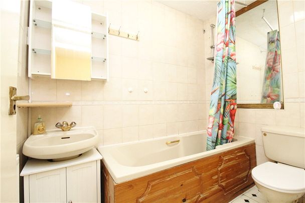 Manor Vale, Brentford, TW8 9JN - Photo 1