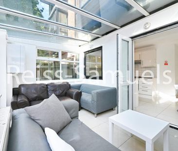 5 bedroom end of terrace house to rent - Photo 2