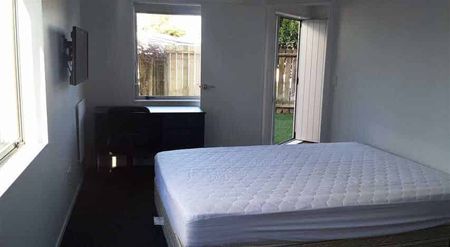 Fully Furnished Studio - Photo 2