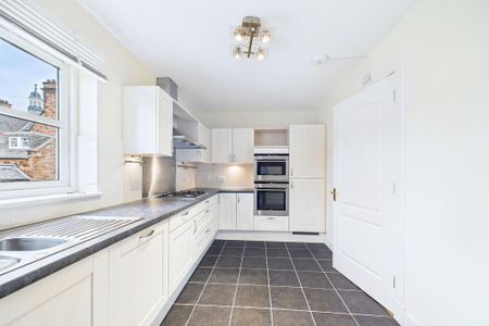 3 bedroom flat to rent - Photo 2