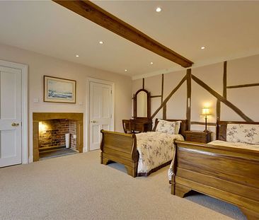 SHORT LET - A stunning country retreat on the Surrey Hampshire border - Photo 2