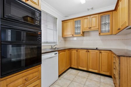 CHARMING FAMILY HOME AVAILABLE FOR RENT - Photo 2