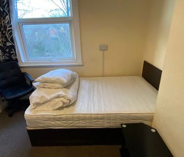 Flat 3, Conference Road, Armley, Leeds, LS12 3DX - Photo 2