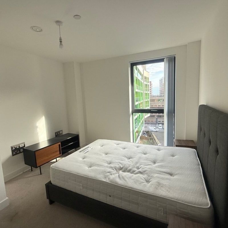 Alpini Road, LONDON - Photo 1