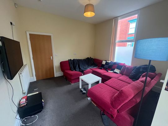 Room in a Shared Flat, Hollybank Road, L18 - Photo 1