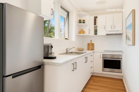 Light-filled top floor apartment in a lifestyle location - Photo 4