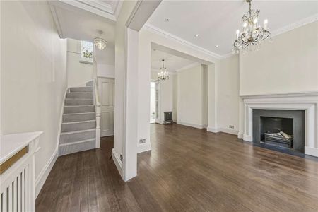 A pretty stucco fronted period home arranged over four floors with an abundance of contemporary features. - Photo 3