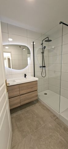 Location Appartement 3 pièces 76m² MARSEILLE 8ème - Photo 5