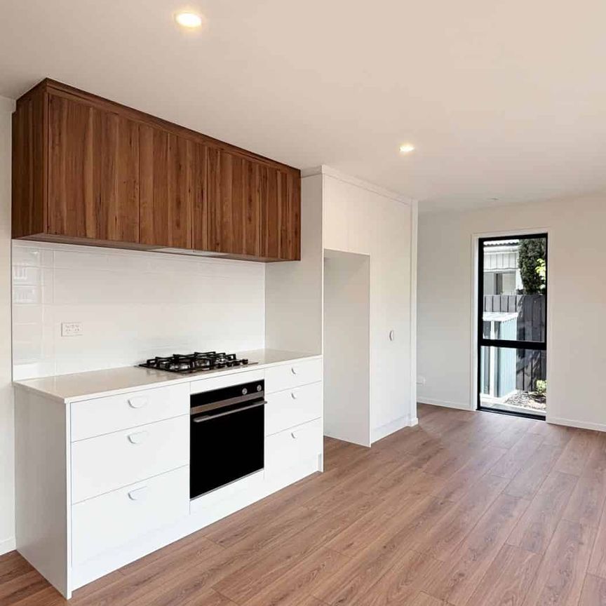 CHRISTCHURCH CENTRAL - 3 BEDROOMS, 3.5 BATHROOMS, 2 HEATPUMPS - Photo 1