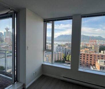 1 bedroom+Den apartment downtown Vancouver, Amazing View near SkyTrain - Photo 1