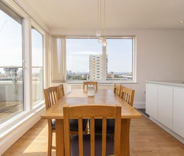 2 bedroom penthouse to rent - Photo 4