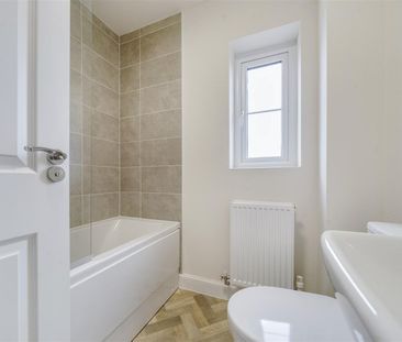 4 Bedroom House - End Terrace - Photo 3