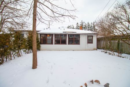 Modern 2-Bedroom Lower Unit for Rent in St. Catharines! - Photo 3