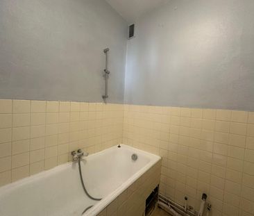 Location Appartement 3 pièces 61m² MARSEILLE 10ème - Photo 2