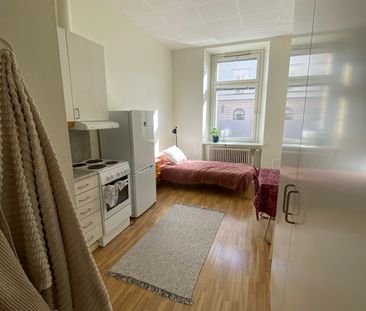 1 rum med kokvrå Södra Järnvägsgatan 11 - 16 kvm - Foto 1