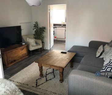 3 bedroom end of terrace house to rent - Photo 2