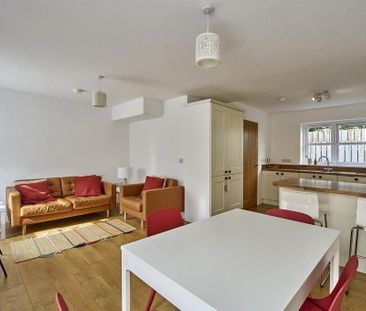 17 Lyle Road, Ballyholme, Bangor, BT20 5LU - Photo 2