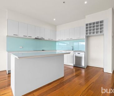 Modern apartment with an abundance of natural night - Photo 5