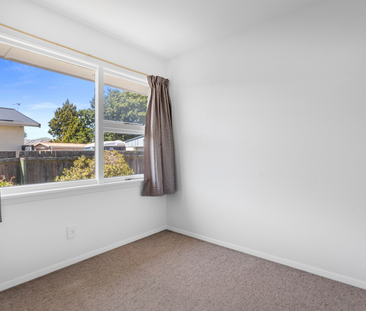 Comfortable 3-Bedroom Home – Lawns Included! Halswell - Photo 1