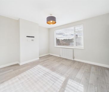 2 bedroom Semi-detached house to rent - Photo 2