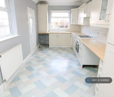 3 bedroom terraced house to rent - Photo 5