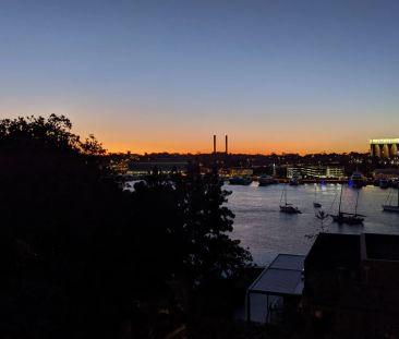 Stunning Two-Bedroom Apartment with Panoramic Bay & Bridge Views - Photo 4