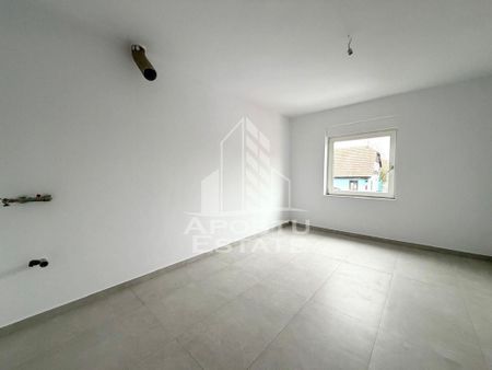 Casa 3 camere, locuri de parcare, ideala pentru firme, Ch... - Fotografie 4